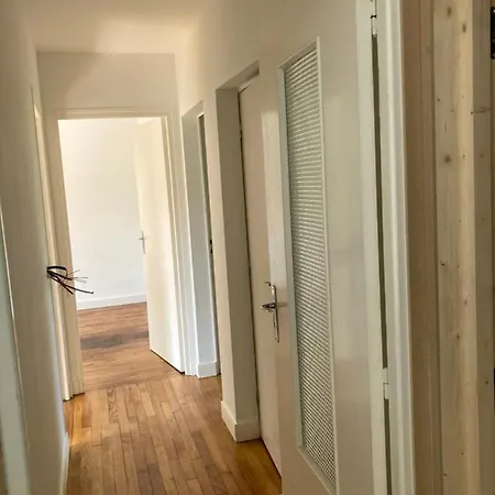 Holiday home Etage Avec Acces Independant Dans Une Maison Avec Grand Parc Lorient