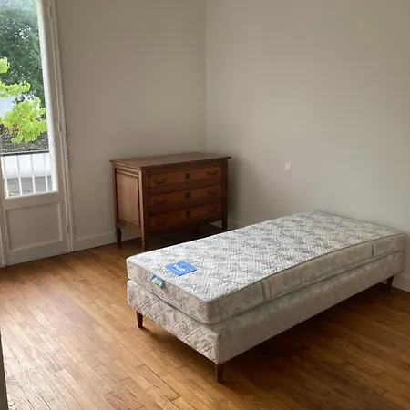 Etage Avec Acces Independant Dans Une Maison Avec Grand Parc