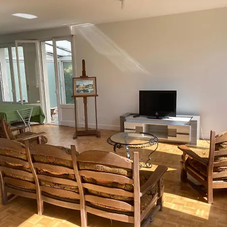 Holiday home Etage Avec Acces Independant Dans Une Maison Avec Grand Parc *